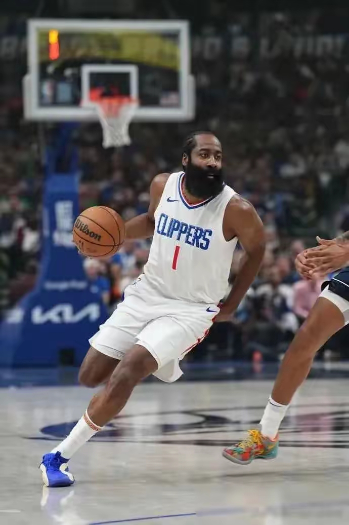 九游APP下载关于窗口期马赛备战欧超杯今晨洛杉矶快船备战CBA常规赛，现场解说直呼：清晨那不勒斯调整名单以备欧联的信息